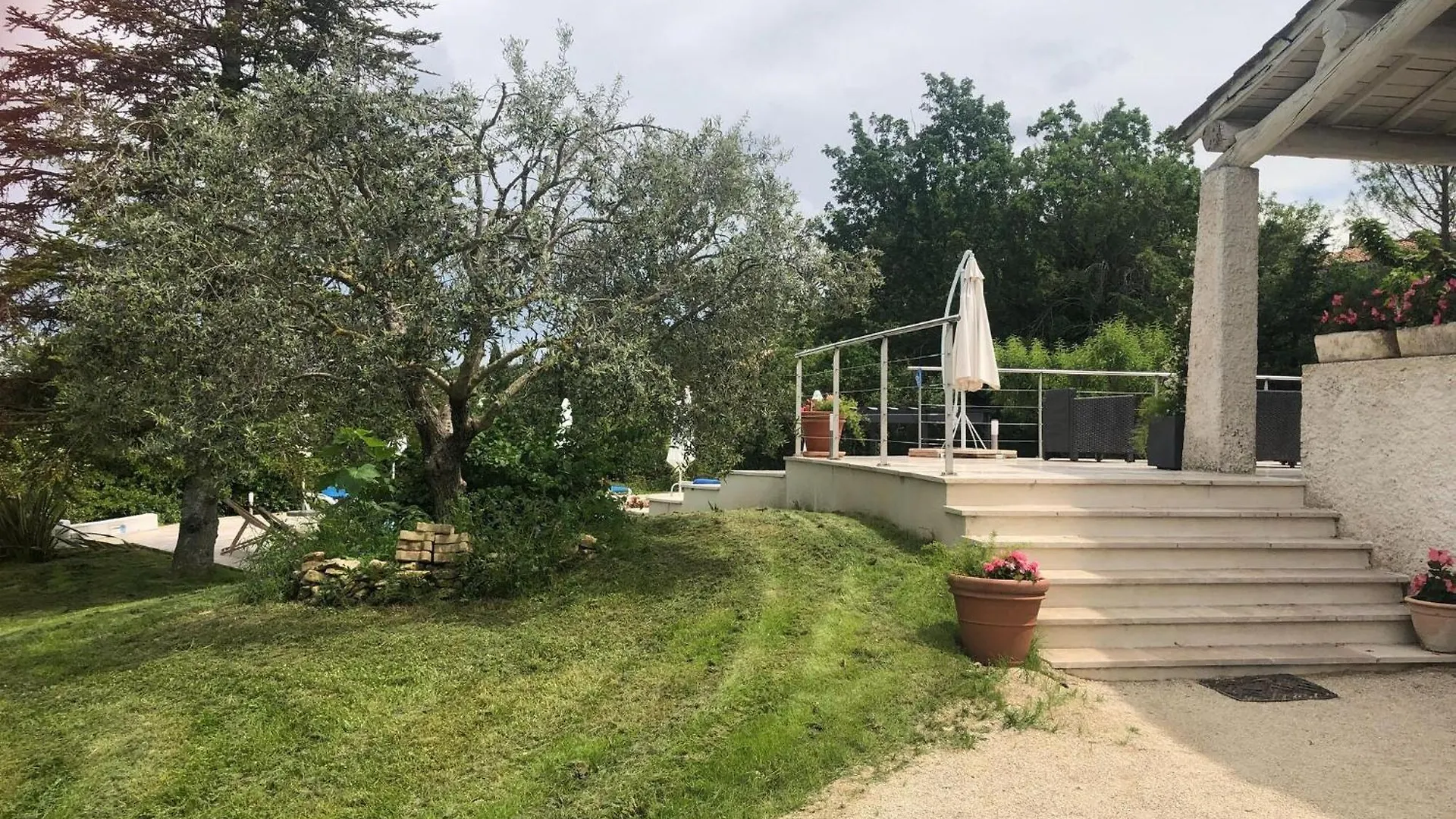 Rustic Villa With Pool In Cereste France 0*,  Francia