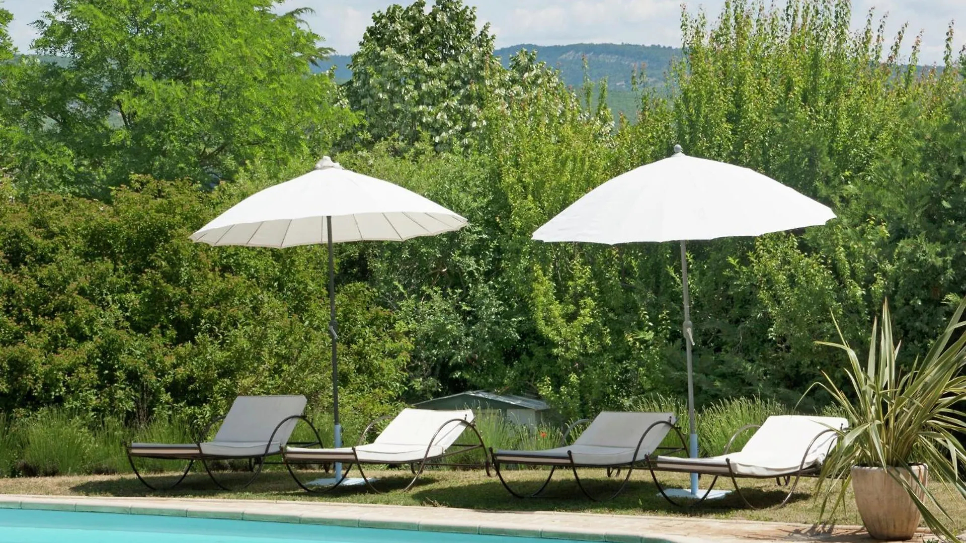 Rustic Villa With Pool In Cereste France Francia