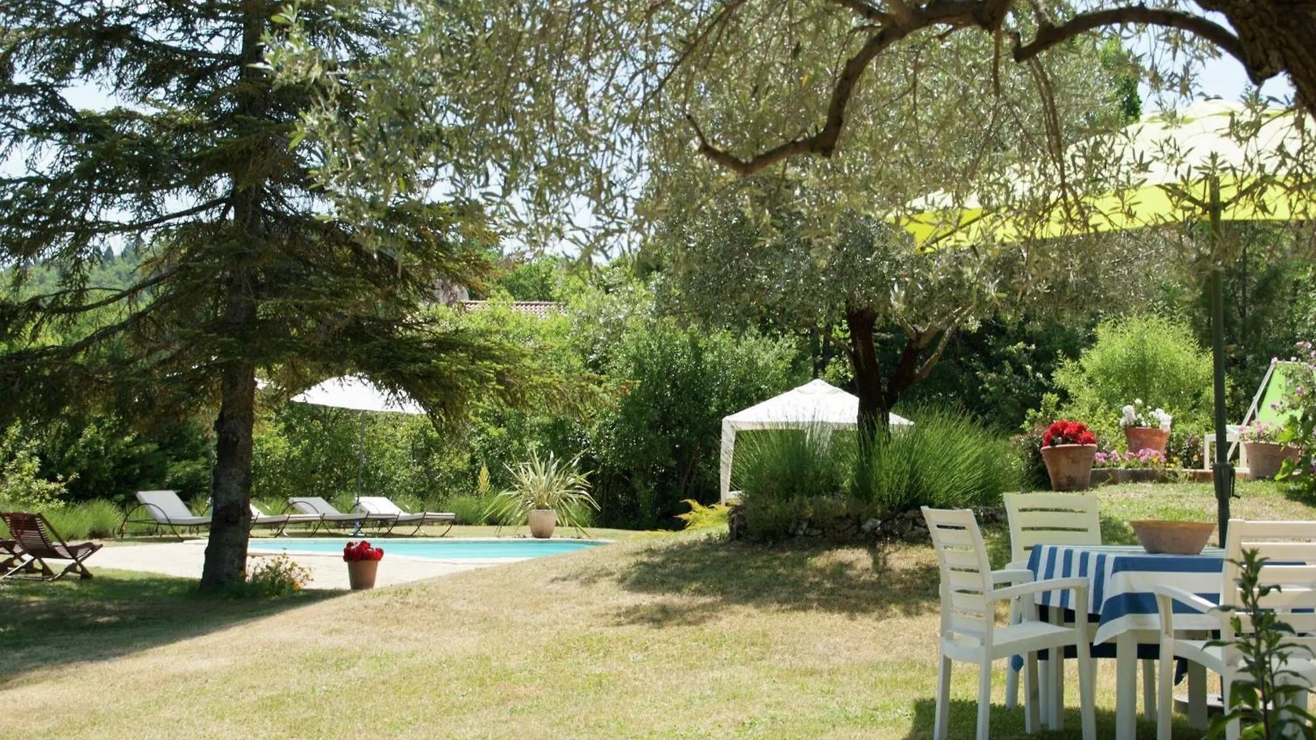 Rustic Villa With Pool In Cereste France 0*,  Francia
